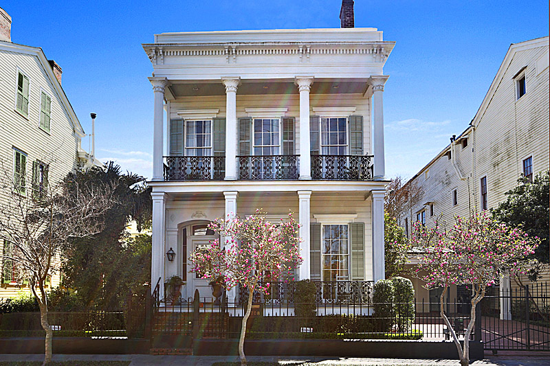 The Classic Revival mansions and charming cottages of the Garden District are famous around the world, thanks to picture books and well-organized tours.