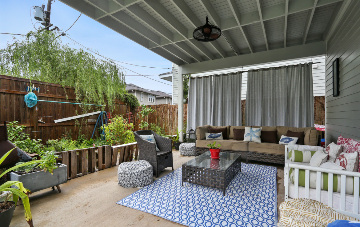 Angled view of furnished patio