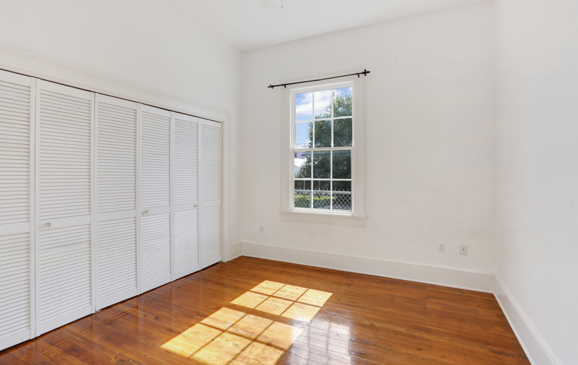 Unfurnished room with closet