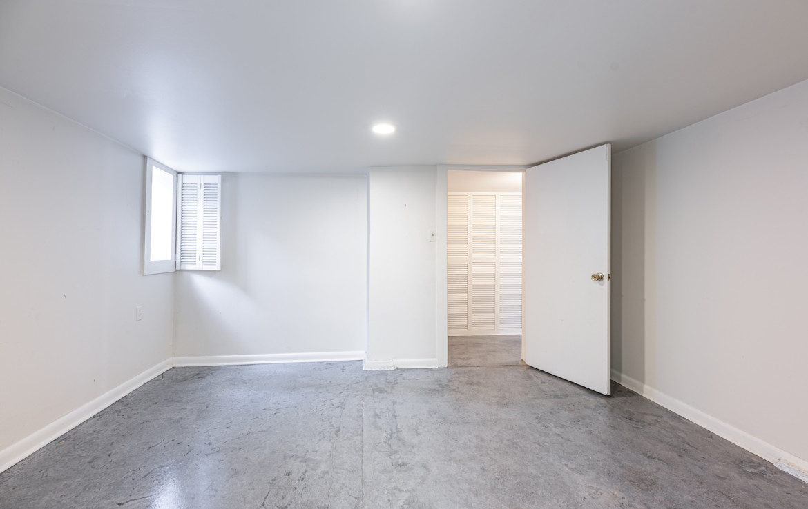 Unfurnished white room with grey marbled flooring