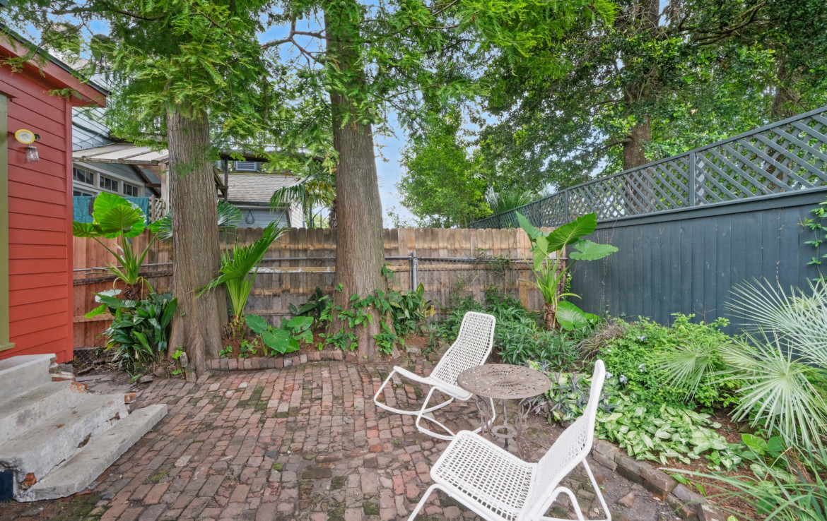 backyard with patio and seating