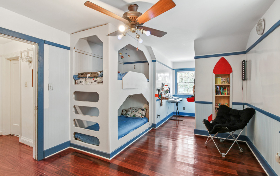 bedroom with built in bunkbeds for children