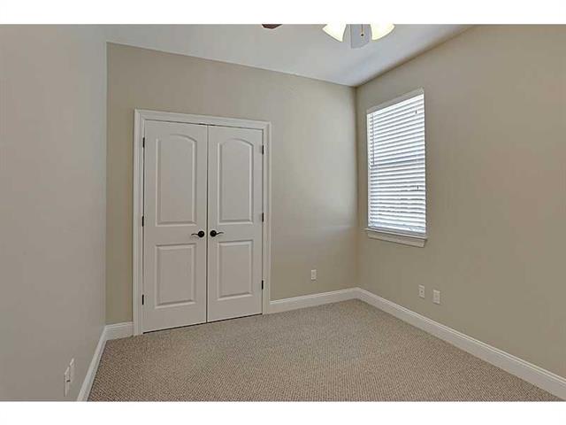 unfurnished bedroom with closet