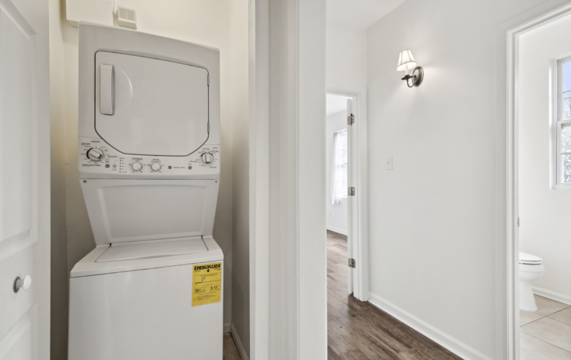 4901 Marigny washer and dryer in unit