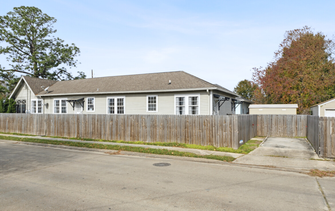 4901 Marigny corner lot w/ private fenced yard and off-street parking in separate driveway
