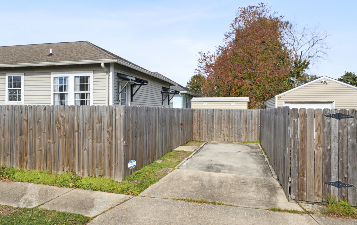 4901 Marigny corner lot w/ private fenced yard and off-street parking in separate driveway