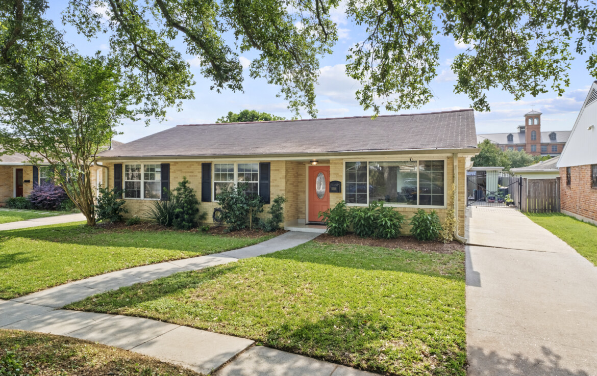 MLS-1-exterior-facade-angle-driveway