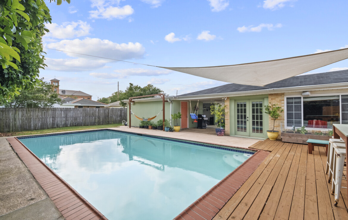 MLS-19-pool-facing-house-french-doors