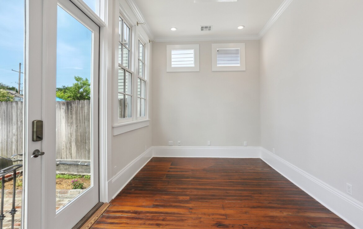 010-dining-room-french-doors