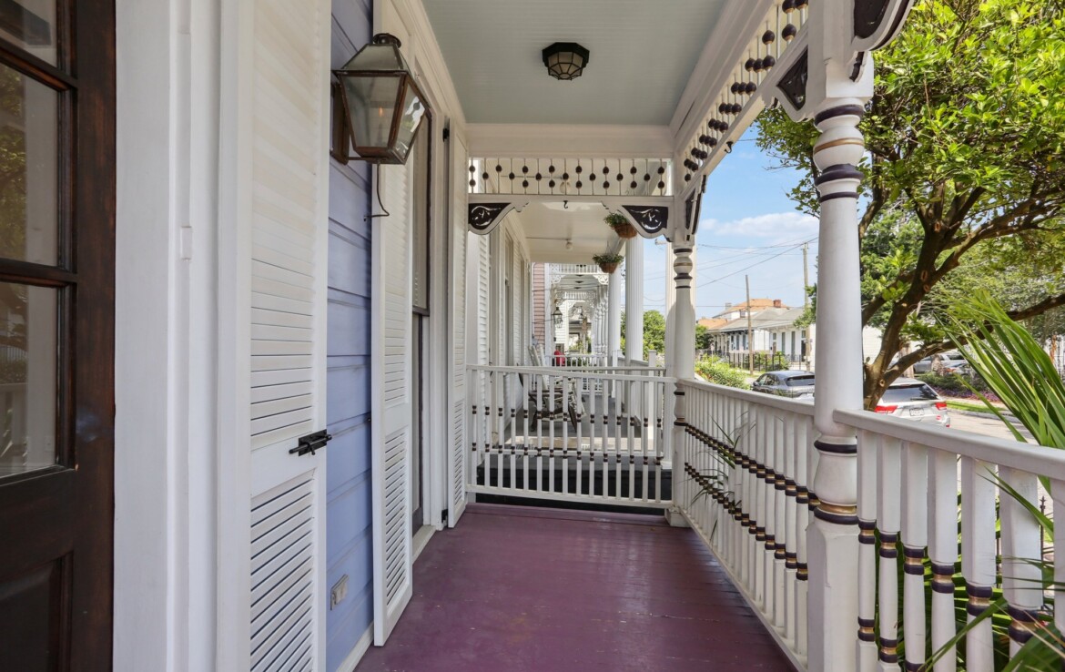 015-front-porch-close-up