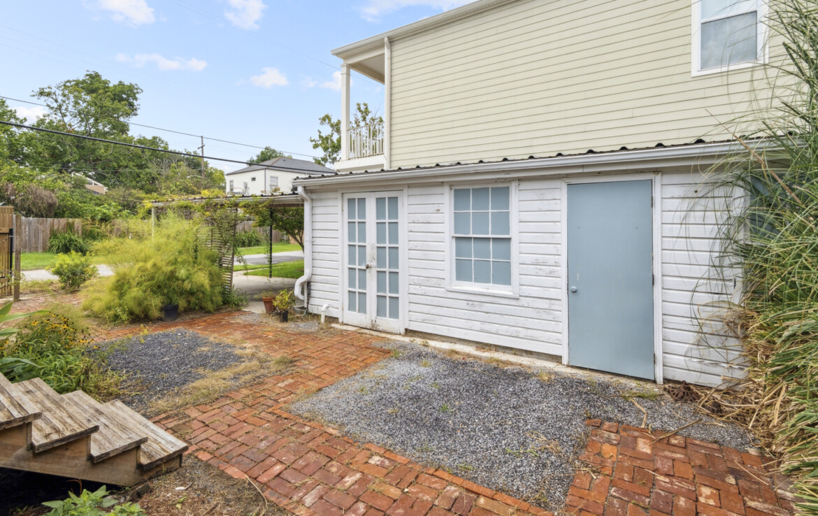 MLS-13-exterior-side-entrance-carport