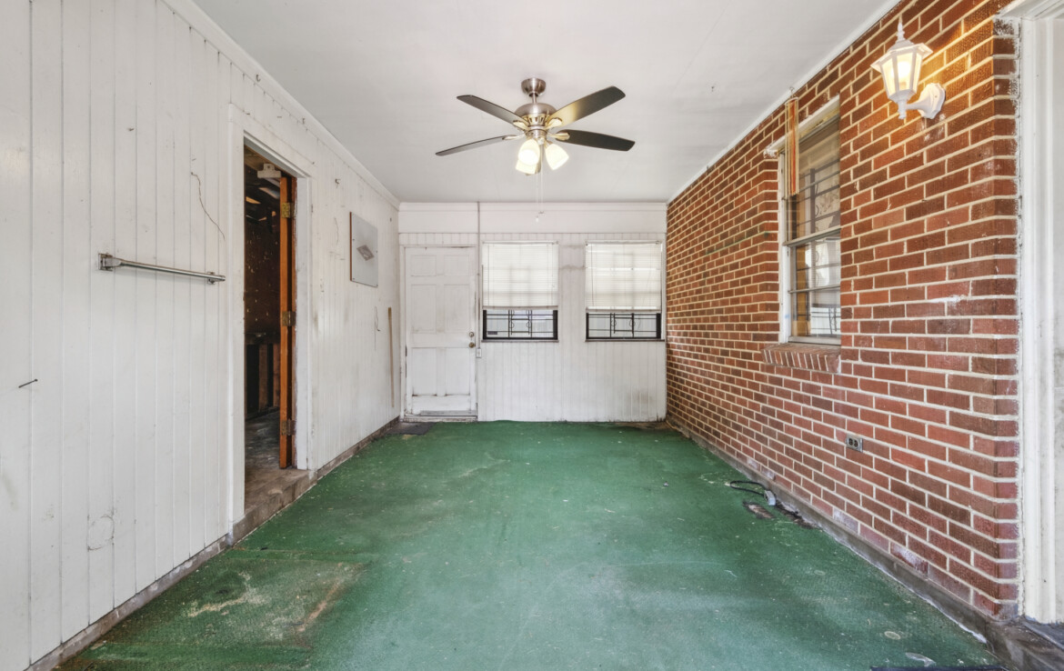 MLS-15-side-room-brick-wall