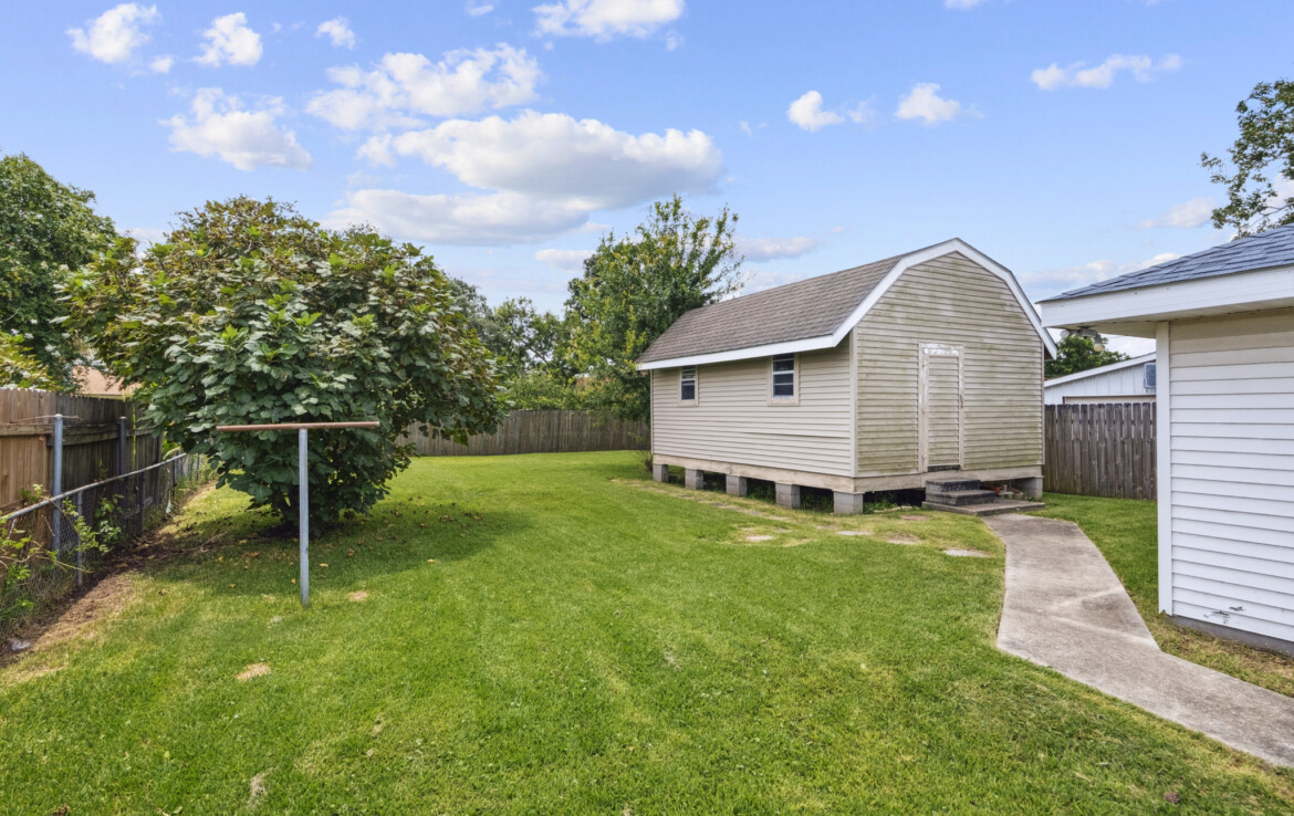 MLS-16-rear-shot-back-yard-shed