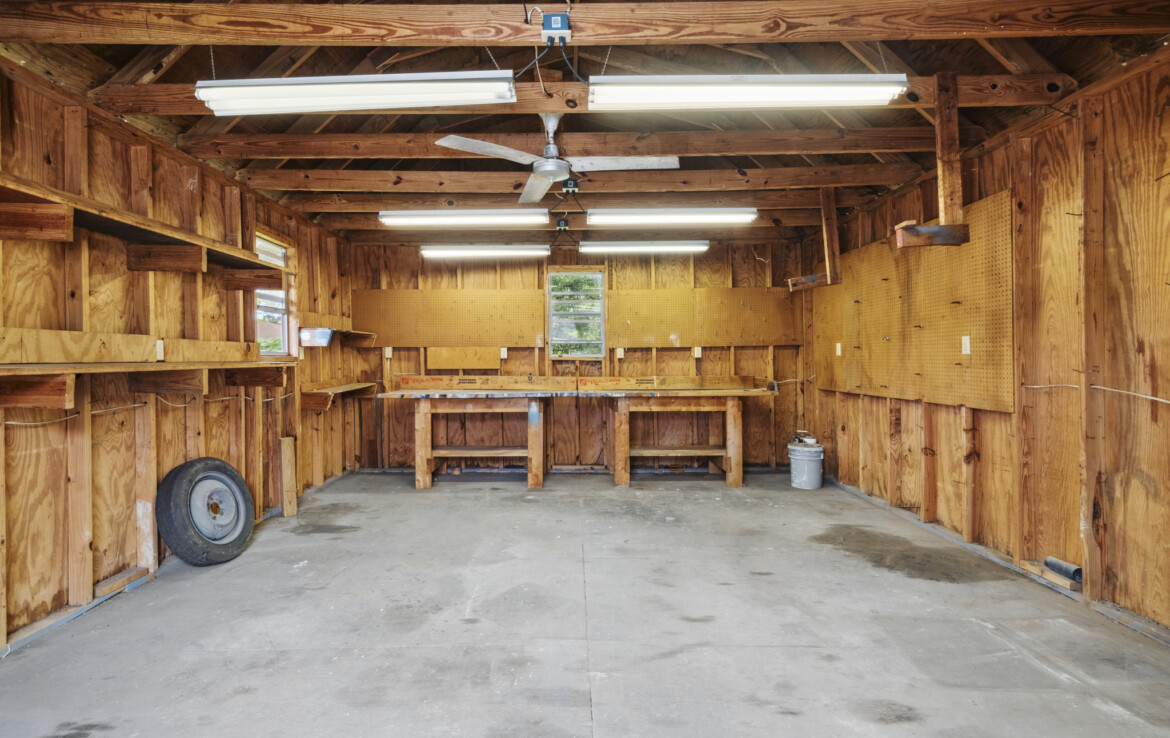 MLS-20-interior-shed-workshop