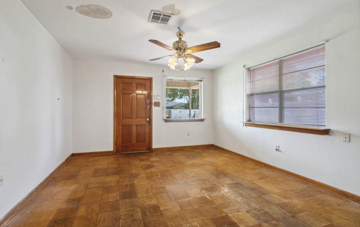 MLS-4-front-room-looking-back-at-door