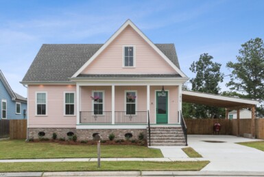 Facade covered porch