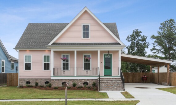 Facade covered porch