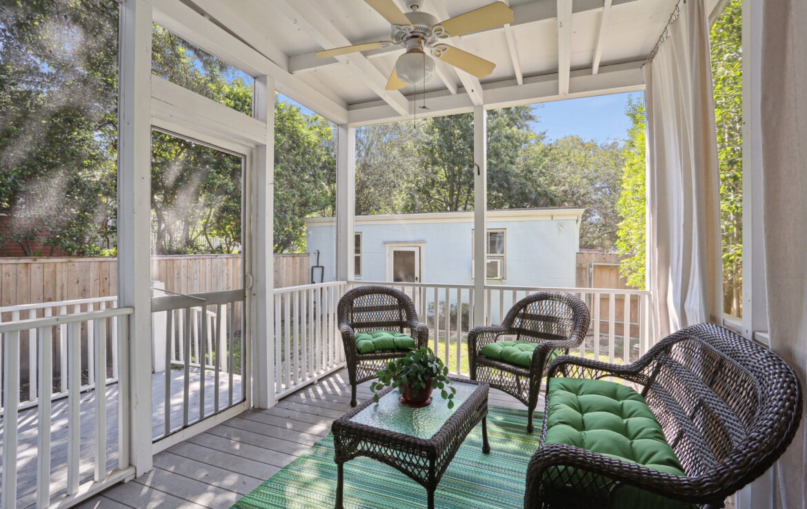 covered screened in porch