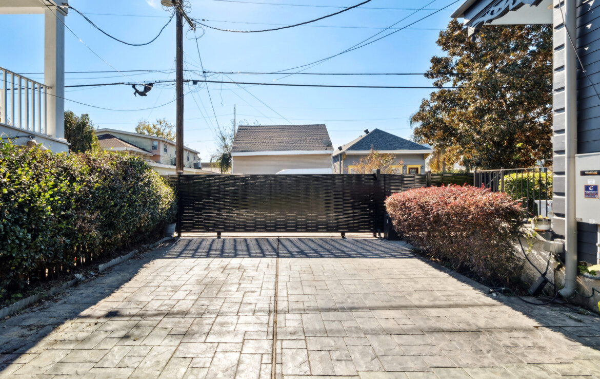 MLS-28-closed-gate-parking-pad