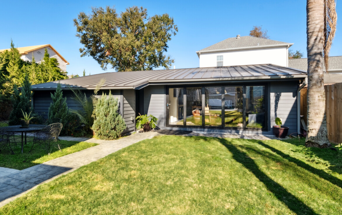 MLS-29-rear-guest-house