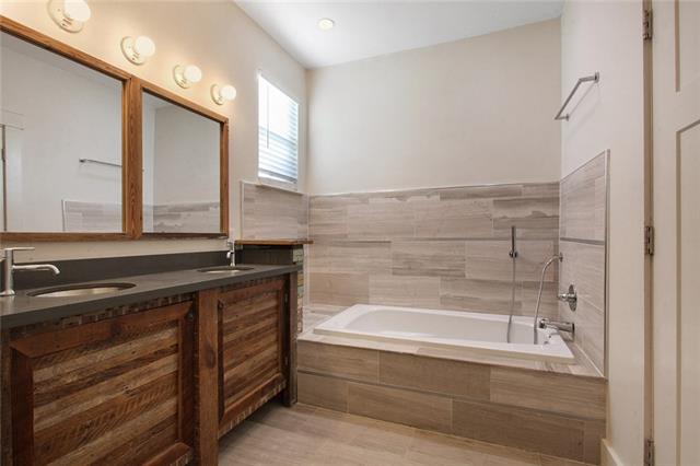 GetMedia-13-primary-bathroom