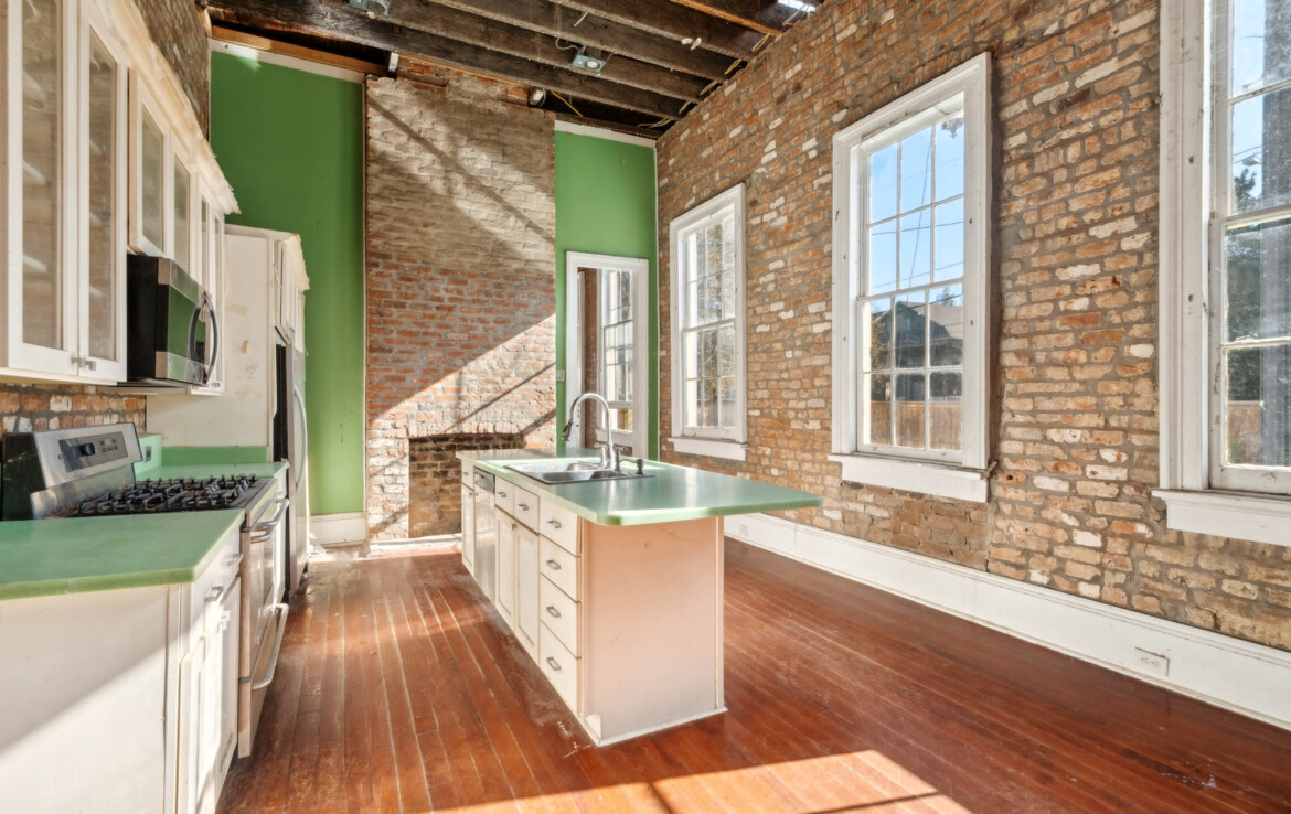 kitchen-exposed-brick