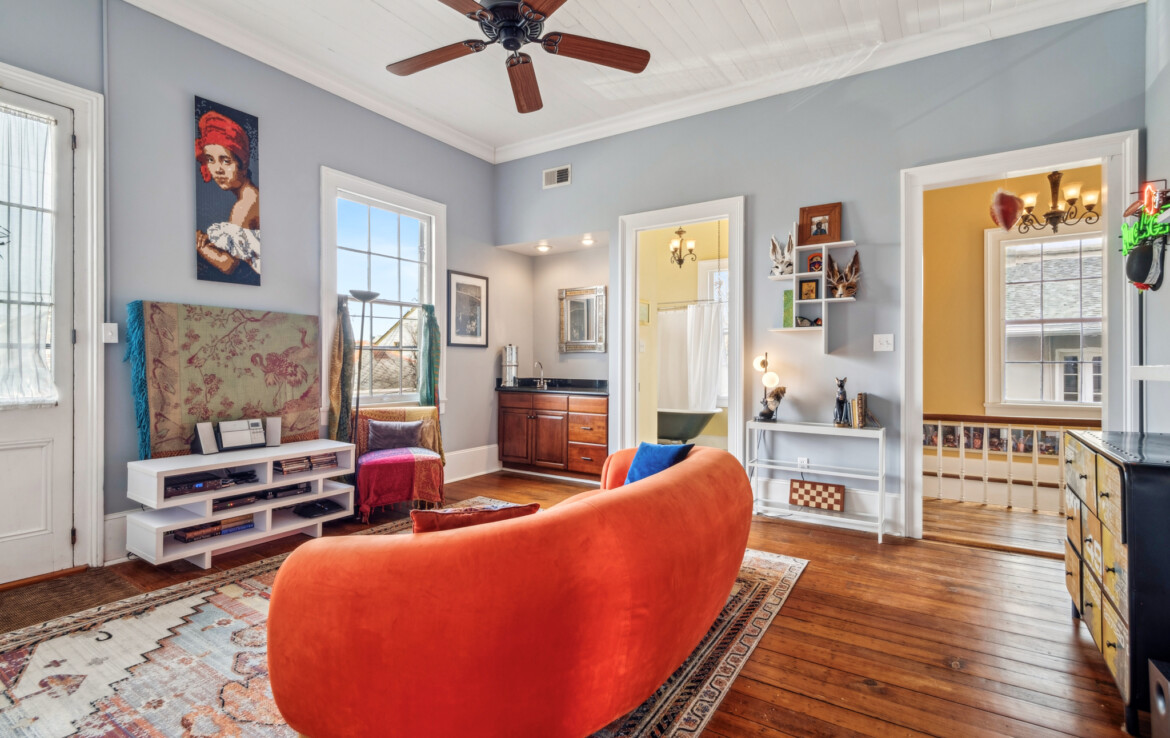 MLS-21-bedroom-wet-bar-ensuite