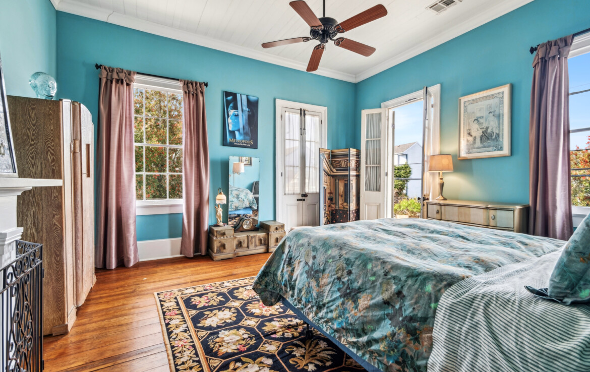 MLS-23-bedroom-french-doors-balcony