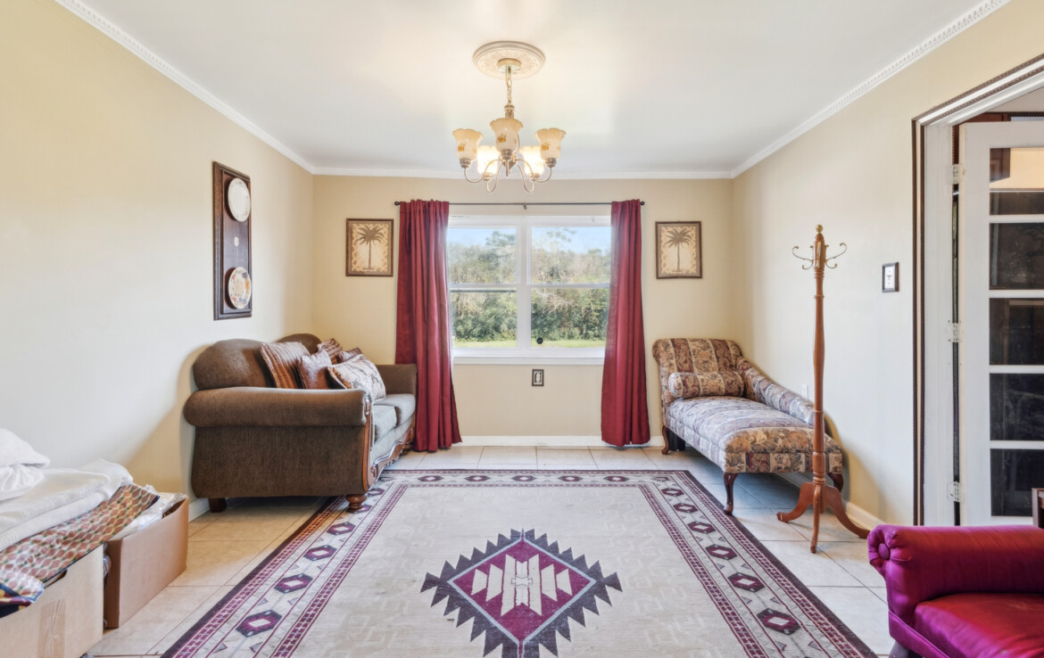 Fist-floor-room-street-facing-large-window