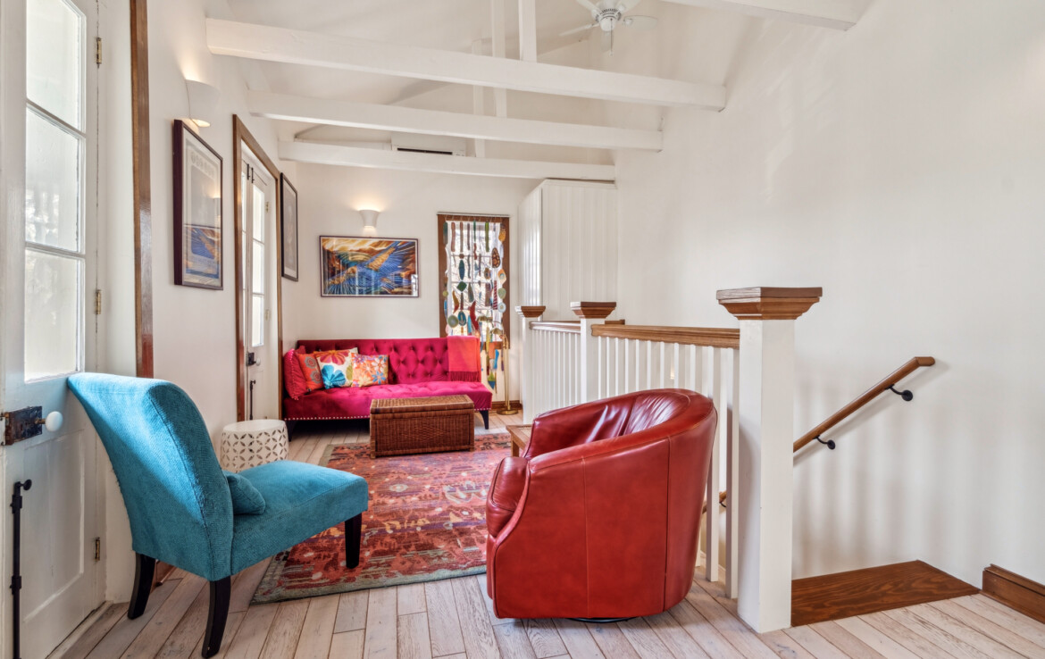 MLS-42-guest-house-upstairs