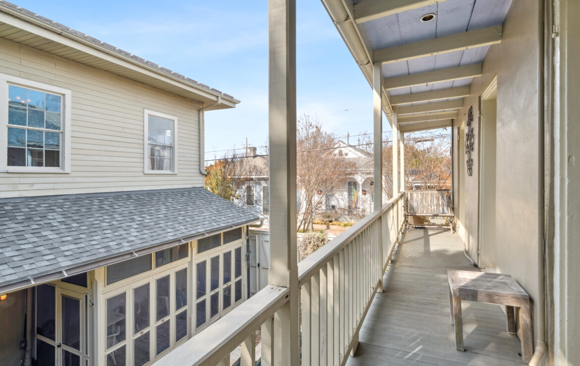 MLS-43-guest-house-balcony