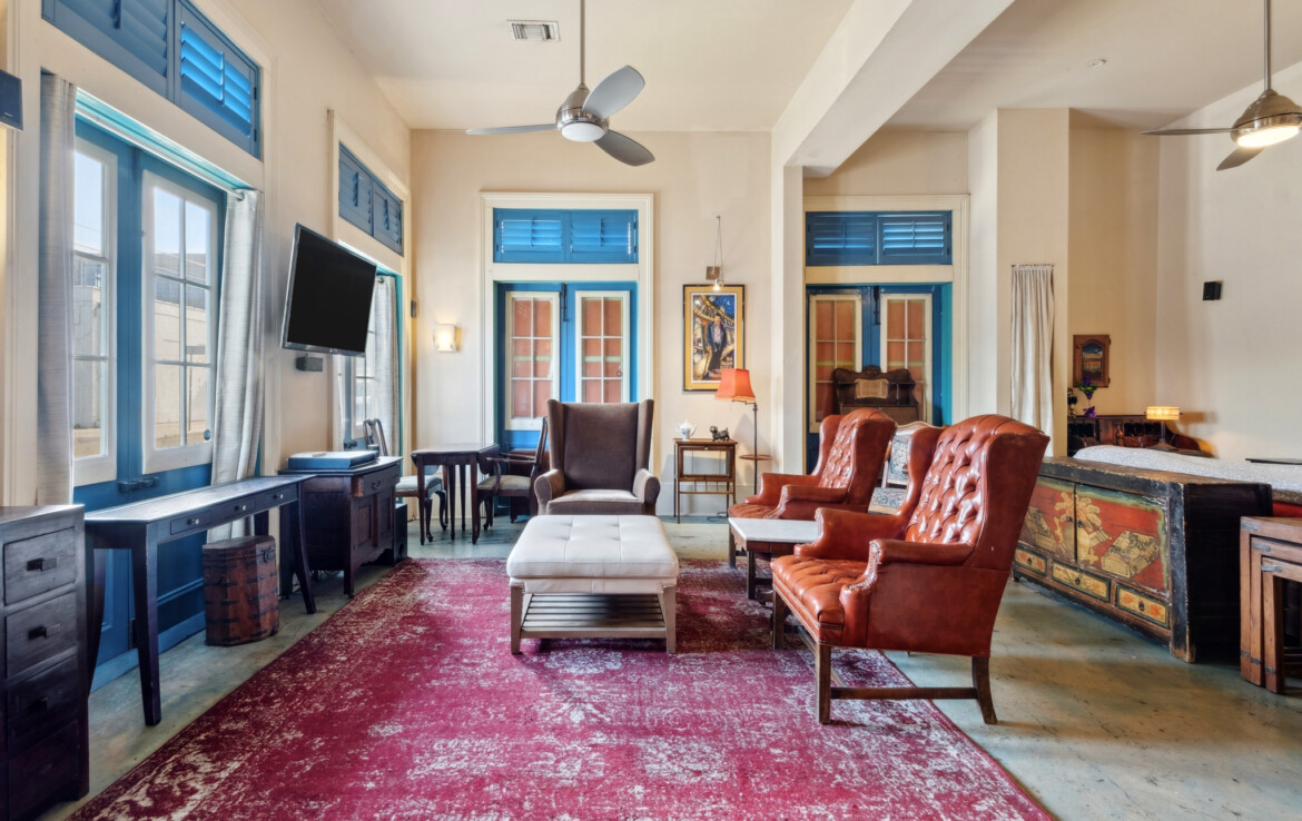 MLS-7-Living-room-tv