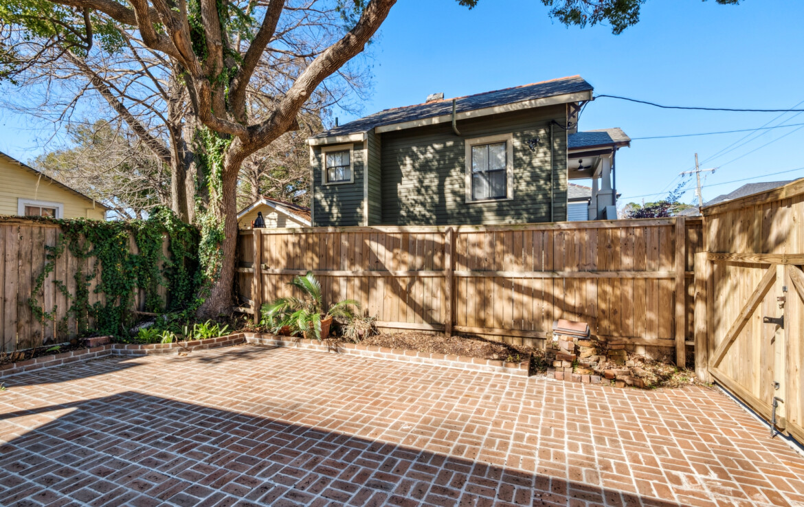 backyard courtyard area