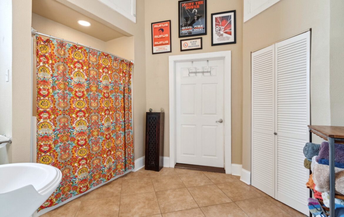 another view of bathroom