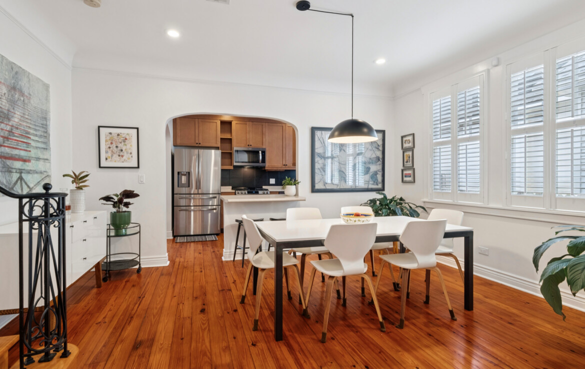 breakfast bar, dining room, kitchen