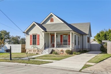front of house and driveway